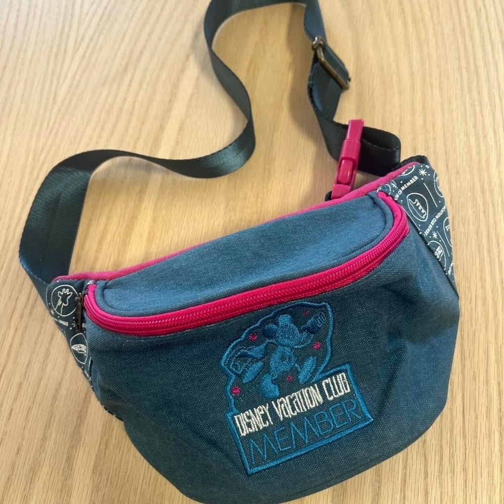 Vintage Y2K Disney Vacation Club member fanny pack